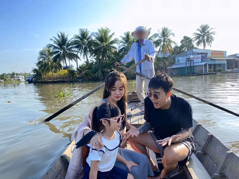 Vợ cũ Hoài Lâm cho biết, Đạt G luôn âm thầm đồng hành cùng cô nuôi dạy, chăm sóc, lo lắng cho các con từ chuyện ăn uống, đến học hành suốt 4 năm qua.