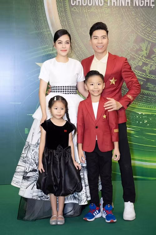 Vợ chồng Ngọc Mai có hai con chung sau 8 năm về chung một nhà.