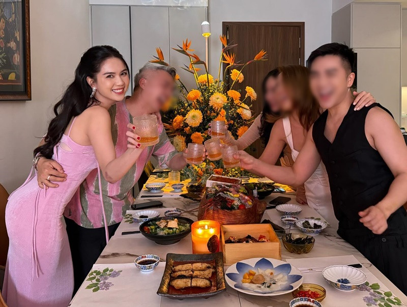 Chân dài gốc Trà Vinh trân trọng mỗi khoảnh khắc vui vẻ bên những người thân cận.