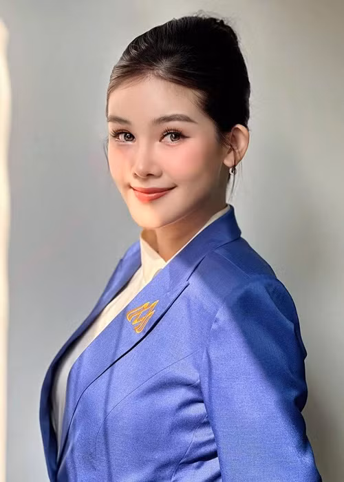 Nàng hậu làm giảng viên tại một trường đại học.