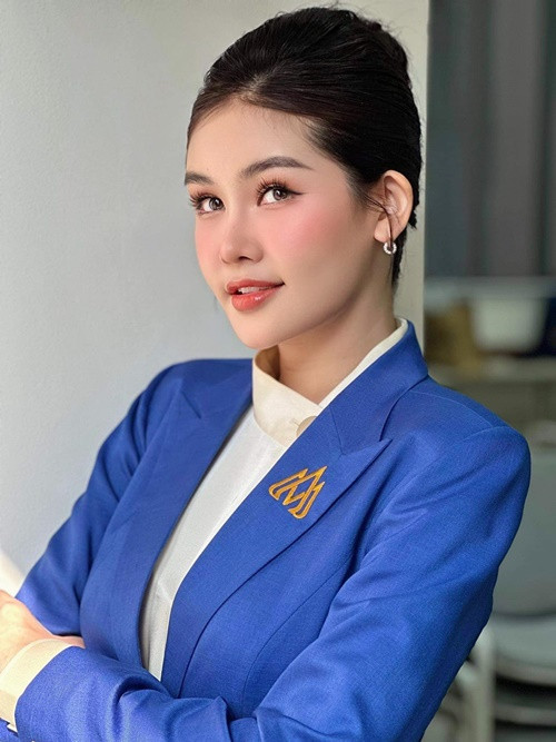 Nhan sắc của Ngân Anh sau 4 tháng sinh được nhiều người khen rạng rỡ.