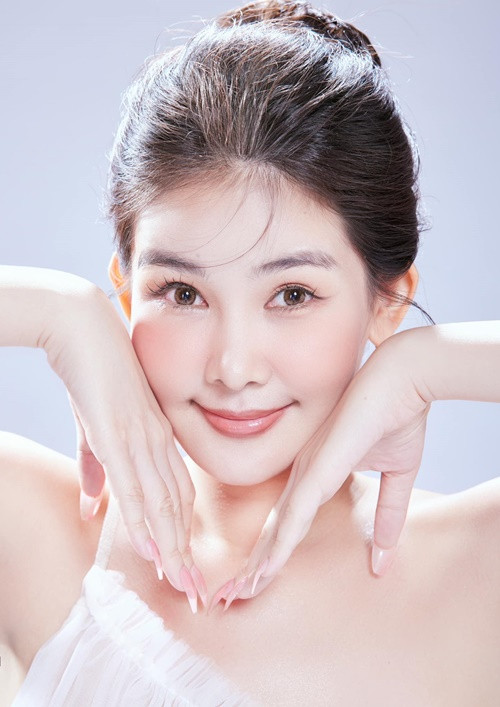 Ngân Anh chia sẻ trong cuộc phỏng vấn với Đời Sống Gia Đình, khi con trai được 2 tháng tuổi, cô bắt đầu chăm chút lại làn da và vóc dáng.