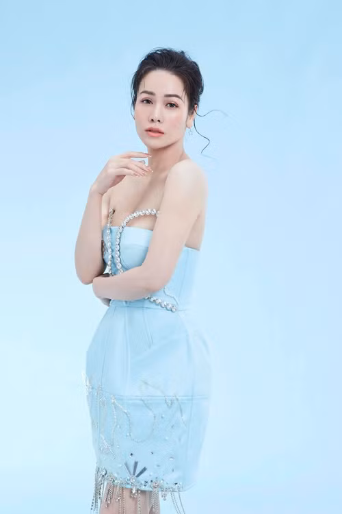 Hậu ly hôn, Nhật Kim Anh vướng tin đồn tình cảm với ca sĩ TiTi và diễn viên Lợi Trần.