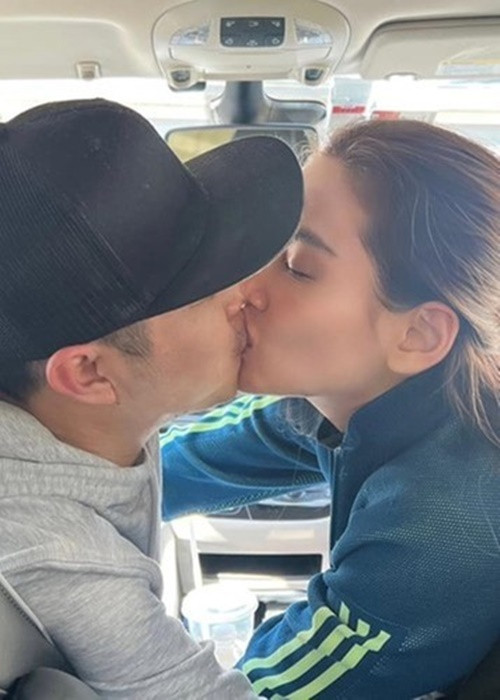 Người hâm mộ mong đợi đám cưới của Võ Hoàng Yến sau khi cô kết hôn ở Mỹ.