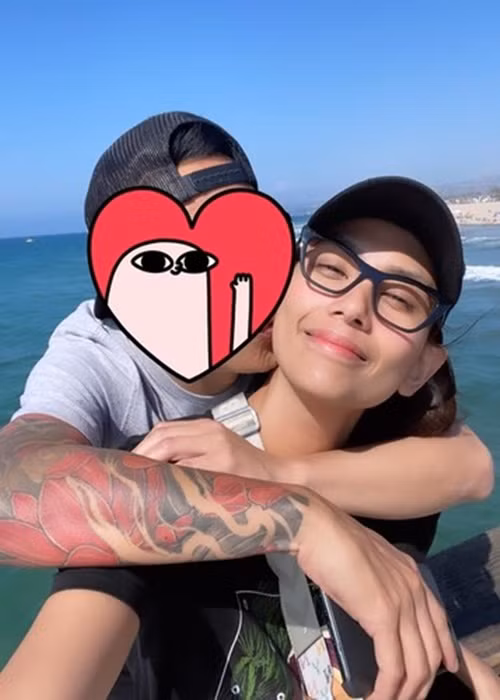 Hơn 6 năm qua, chân dài yêu xa.