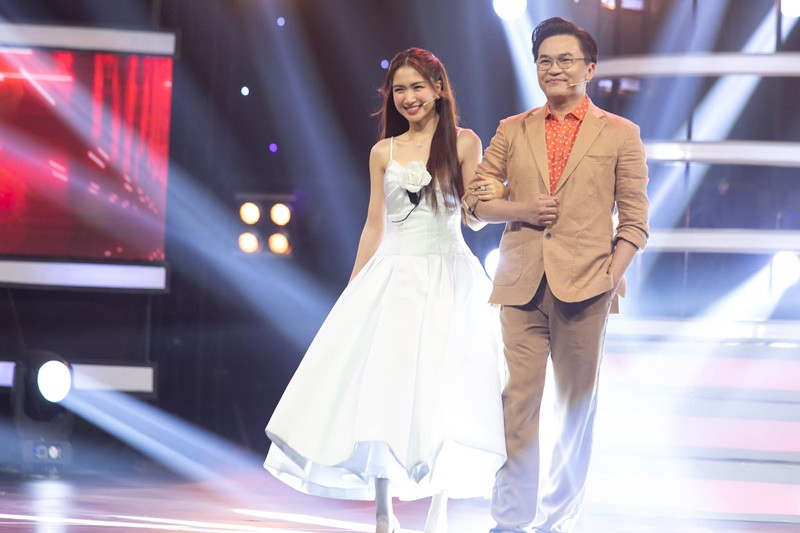 Thu nhập của Hòa Minzy còn đến từ việc tham gia gameshow. Nữ ca sĩ góp mặt trong nhiều gameshow vài năm trở lại đây. Ảnh: FBNV.