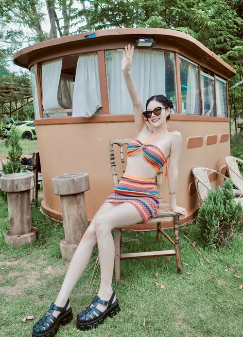 Ở cô nàng toát lên vẻ đẹp ngọt ngào, quyến rũ.