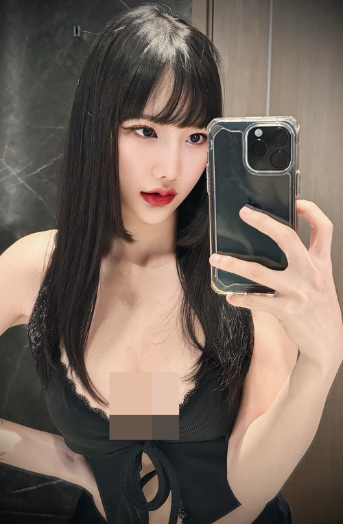 Hot girl xinh đẹp hiện theo đuổi công việc người mẫu và DJ.