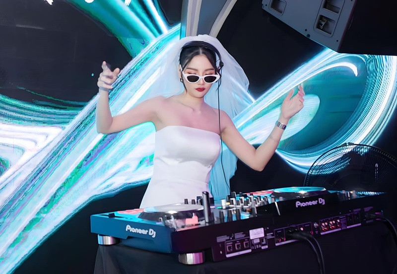 Trên Instagram, cô nàng có 275.000 fan.