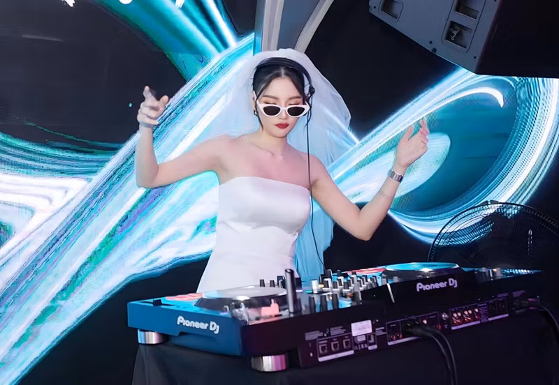 Trên Instagram, cô nàng có 275.000 fan.