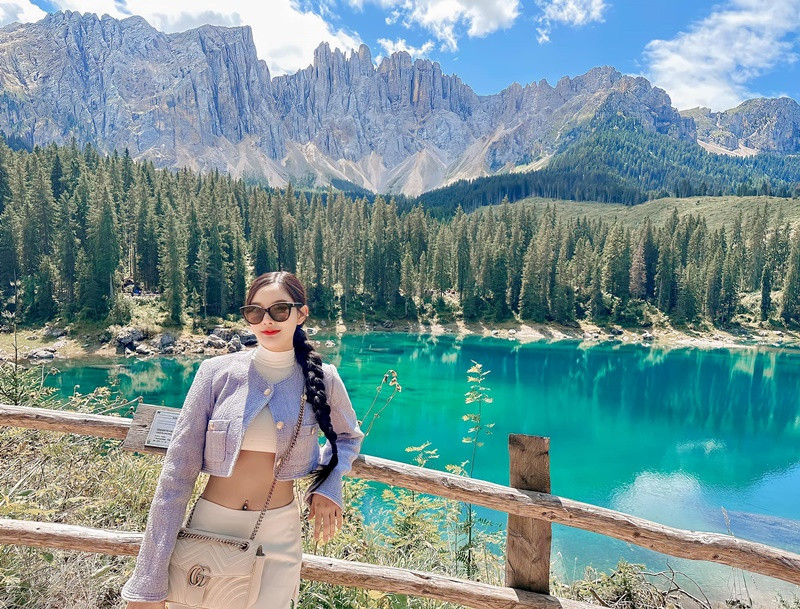 Nữ DJ xứ chùa Vàng có cuộc sống sang chảnh. Cô nàng thường xuyên du lịch các nước như Nhật Bản, Hà Lan, Italy.