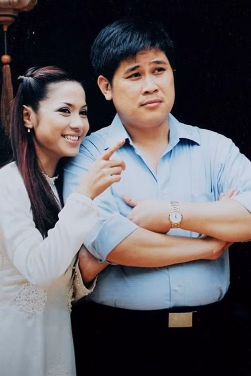 Trong cuộc phỏng vấn với Arttimes, Phước Sang cho biết, anh giàu có nhờ làm phim. “Thời trước, giá vé 30 nghìn đồng mà tôi thu 30 tỷ. Hiện giờ, thu 300 tỷ thì cũng bằng tôi thời xưa”, “ông bầu” chia sẻ. Ảnh: Dân Việt.