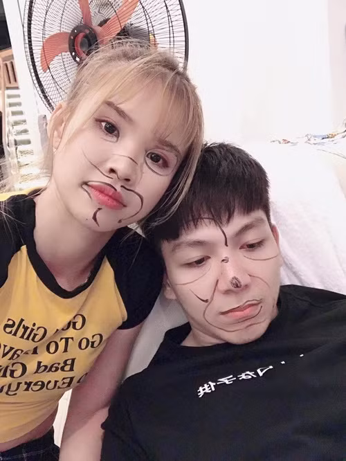 Kelvin Khánh và Khởi My vẫn nhí nhảnh như ngày chưa lập gia đình.