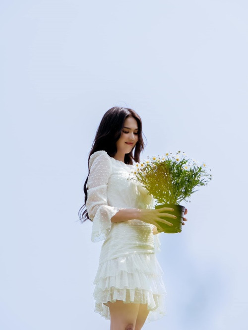 Sau khi hưởng án treo về tội Gây rối trật tự công cộng, Ngọc Trinh dường như thận trọng hơn về hình ảnh lẫn phát ngôn.