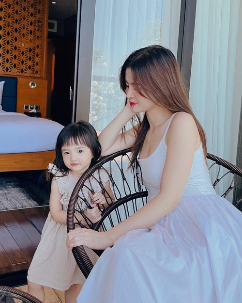 Con gái Đông Nhi năm nay được 4 tuổi.