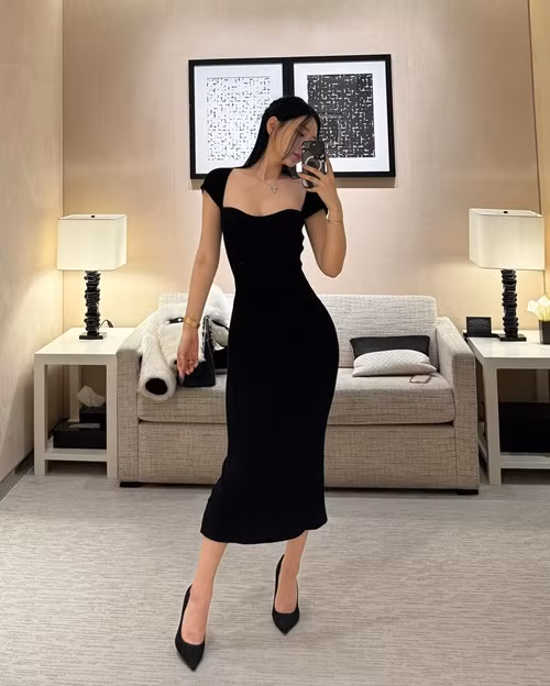 Nhờ lợi thế nhan sắc cùng gu thời trang gợi cảm, Shin Jae Eun trở thành người mẫu nội y.