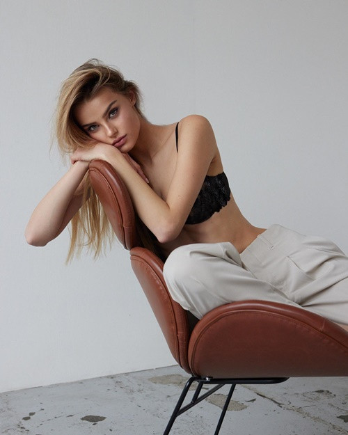 Cô tốt nghiệp chuyên ngành Luật tại Đại học Karl ở Praha. Ảnh: Instagram.