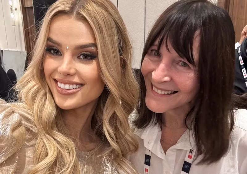 Krystyna được lòng Chủ tịch Hoa hậu Thế giới. Ảnh: Instagram.