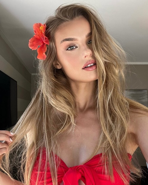 Krystyna được nhiều người nhận xét như búp bê phiên bản đời thực. Ảnh: Instagram.