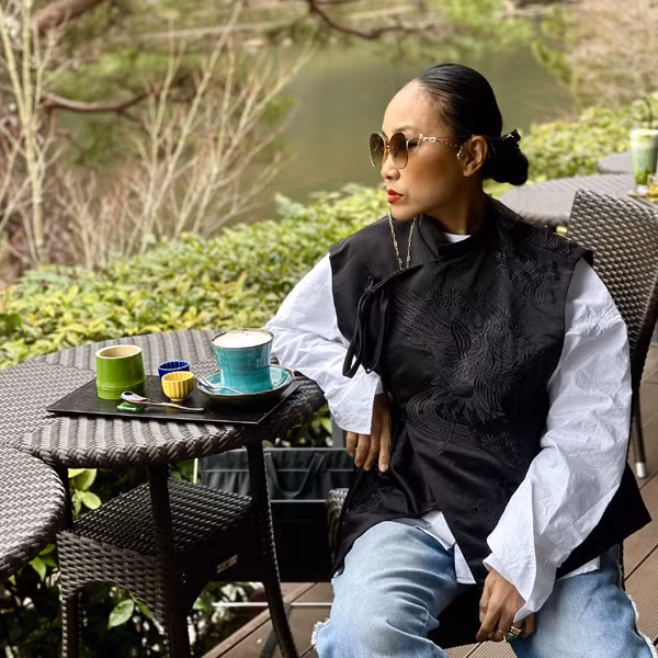 Sang sinh sống tại đảo quốc sư tử, Đoan Trang phải tự tay làm việc nhà, đi chợ, nấu cơm vì cô không thuê giúp việc. Đoan Trang chia sẻ: "Sau hai năm rưỡi sống ở Singapore, một cuộc sống khác hoàn toàn ở Việt Nam, tôi cảm thấy thích thú vì cuộc sống mới cho tôi trải nghiệm chưa từng có trước đây. Có những việc tôi chưa bao giờ làm như nội trợ, chăm sóc con cái… Nhưng khi ở nước ngoài, không có người thân hỗ trợ, tôi phải tự mình học làm để chăm sóc tổ ấm. Tôi cảm thấy lựa chọn của bản thân đúng đắn. Tuy nhiên mỗi lần trở về Việt Nam, tôi vẫn giữ trọn lòng nhiệt huyết với nghệ thuật".