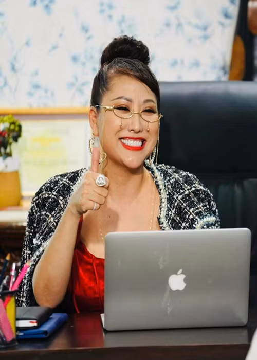 Nữ diễn viên từng chia sẻ trên Vietnamnet: “Có bạn chỉ là 9x, thậm chí 2k nhỏ hơn gần 20 tuổi nói muốn được làm quen tôi”. Ảnh: FBNV.