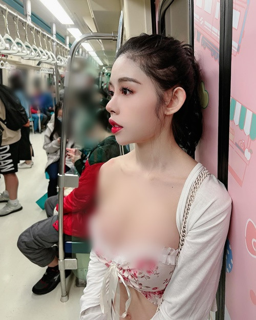 Nhiều người "ném đá" Krysstal vì cho rằng hành động của cô muốn thu hút sự chú ý.