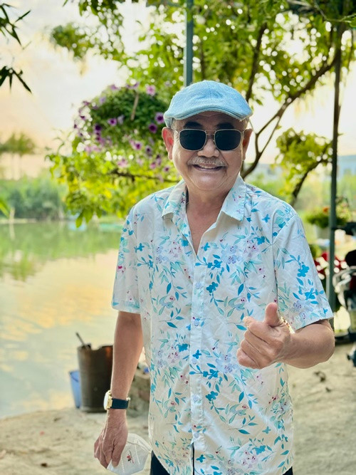 Ông tâm sự về chuyện tình cảm: “Tôi nghĩ, mối lương duyên chỉ đến một lần trong đời, không còn duyên nữa thì thôi. Tôi cũng không đi tìm một nhân duyên khác. Tôi sợ làm người phụ nữ của mình khổ. Tôi không thích thế”. Ảnh: FBNV.