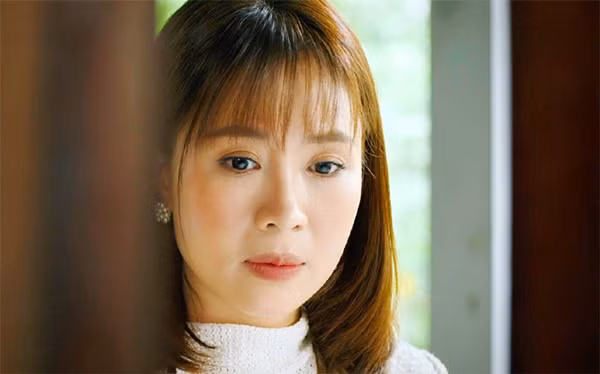 Hồng Diễm trong vai Hà.