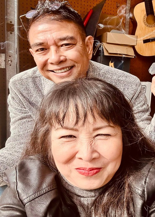 Lê Tuấn Anh tư vấn, định hướng và hỗ trợ công việc cho vợ. Chia sẻ với Arttimes, Hồng Vân khẳng định sự nghiệp của cô hôm nay có đến 40% đóng góp từ chồng.