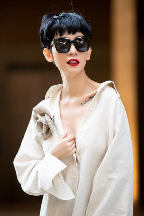 Trước khi có cuộc hôn nhân hạnh phúc bên Ngọc Lâm, Xuân Lan khá lận đận chuyện tình duyên. Năm 2009, cô kết hôn lần đầu với đạo diễn Nguyễn Thành Nam nhưng sớm chia tay.