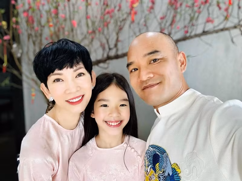 Xuân Lan được lòng mẹ chồng. Năm 2023, trong chuyến sang Mỹ thăm gia đình chồng, nữ người mẫu bị ho rất nhiều. Cô tiết lộ được mẹ chồng và chị chồng chăm lo hết mực.