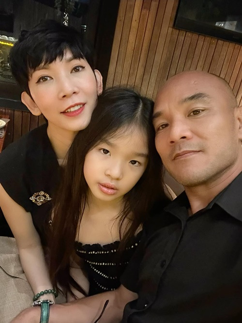 Trong một chương trình, Xuân Lan cho biết, mẹ chồng là người sống tình cảm, cả cuộc đời hy sinh cho đàn con, giờ vẫn đau đáu nỗi niềm về con, về cháu. "Con muốn gửi lời cảm ơn mẹ", Xuân Lan nhắn gửi mẹ chồng qua chương trình.