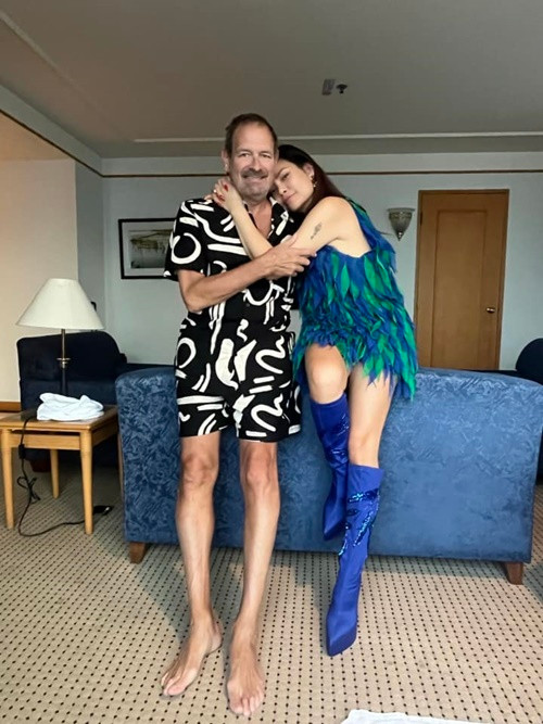 6 năm qua, Ngọc Anh và chồng dính như hình với bóng.