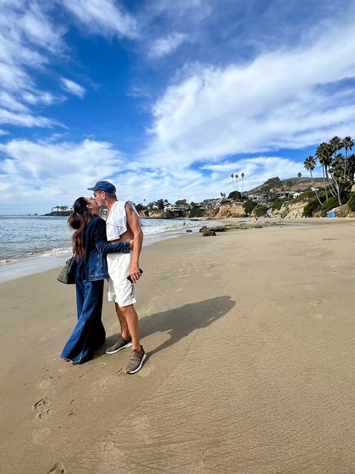 John Gallander thường xuyên tháp tùng Ngọc Anh đi diễn, quay hình.