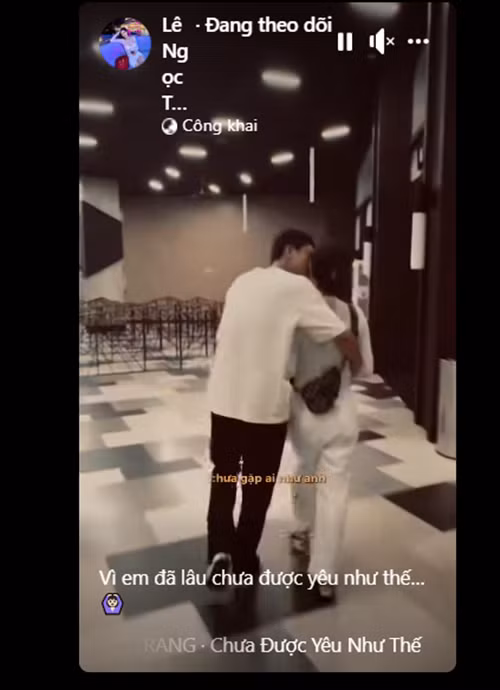 Người mẫu nội y viết: "Vì em đã lâu chưa được yêu như thế" còn Thiên Tây bày tỏ: "Giá như ngày nào anh cũng được bên em".