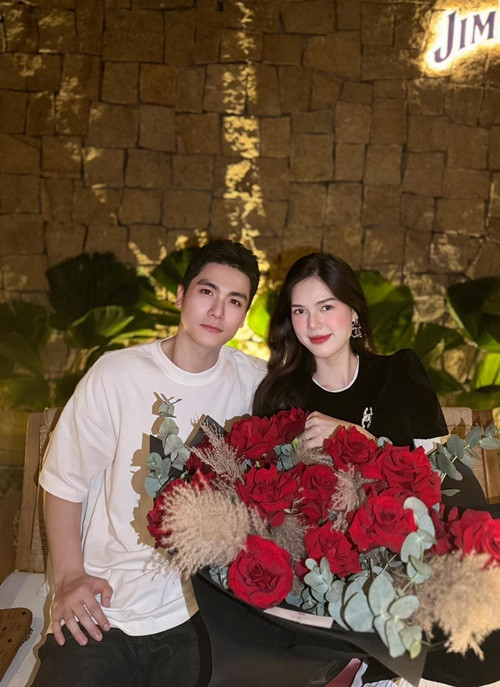 Ngọc Trinh khoe quà của bạn trai ngày 8/3.