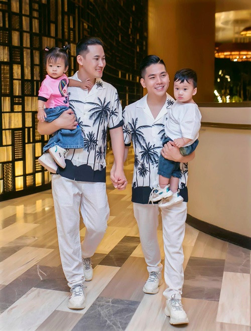 Cặp đôi thích tự tay chăm sóc nhau từ những việc nhỏ nhất.