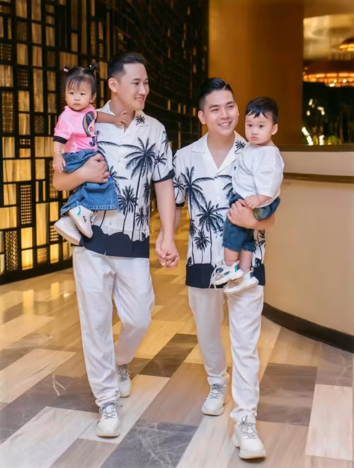 Cặp đôi thích tự tay chăm sóc nhau từ những việc nhỏ nhất.