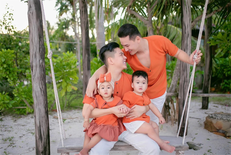 Thanh Đoàn và Hà Trí Quang có hai con song sinh: đủ nếp, đủ tẻ.