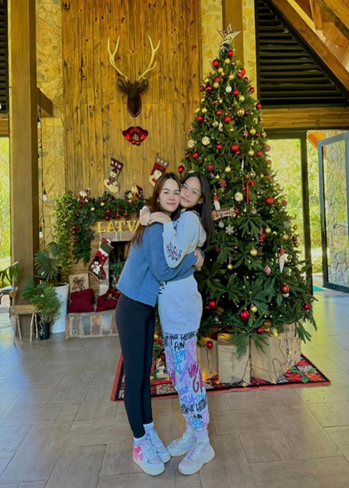 Tuệ Lâm thần tượng nhóm nhạc Blackpink, bởi vậy, Phạm Quỳnh Anh từng vài lần đưa con đi xem show của nhóm nhạc Hàn Quốc.