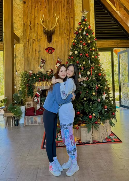 Tuệ Lâm thần tượng nhóm nhạc Blackpink, bởi vậy, Phạm Quỳnh Anh từng vài lần đưa con đi xem show của nhóm nhạc Hàn Quốc.