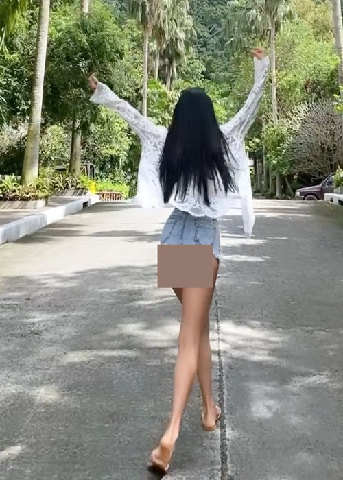 Nhiều lần, Wing Tung Suen hở nửa vòng ba vì quần short ngắn cũn cỡn.