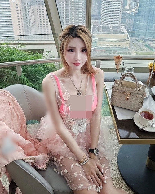 Trần Thư Di thường xuyên khoe cuộc sống sang chảnh giống nhiều mỹ nữ khác.