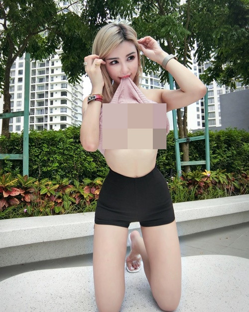 Trần Thư Di không ngại vén áo khoe vòng một khi đi ăn, ra công viên.