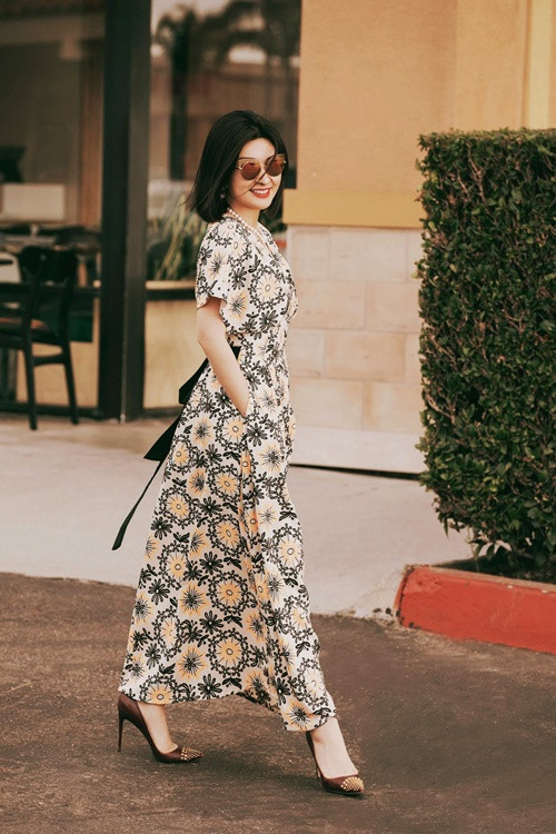 Mới đây, Hồng Nhung chia sẻ về bạn trai hiện tại. Nữ ca sĩ cho biết, cả hai quen nhau từ nhỏ, cùng học âm nhạc vào hơn 30 năm trước. Hai người từng yêu sau đó chia tay, gần đây, mới tái hợp.