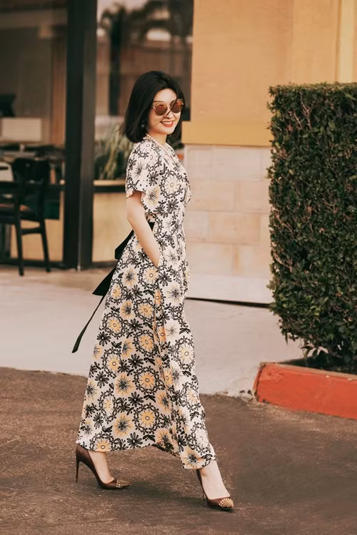 Mới đây, Hồng Nhung chia sẻ về bạn trai hiện tại. Nữ ca sĩ cho biết, cả hai quen nhau từ nhỏ, cùng học âm nhạc vào hơn 30 năm trước. Hai người từng yêu sau đó chia tay, gần đây, mới tái hợp.