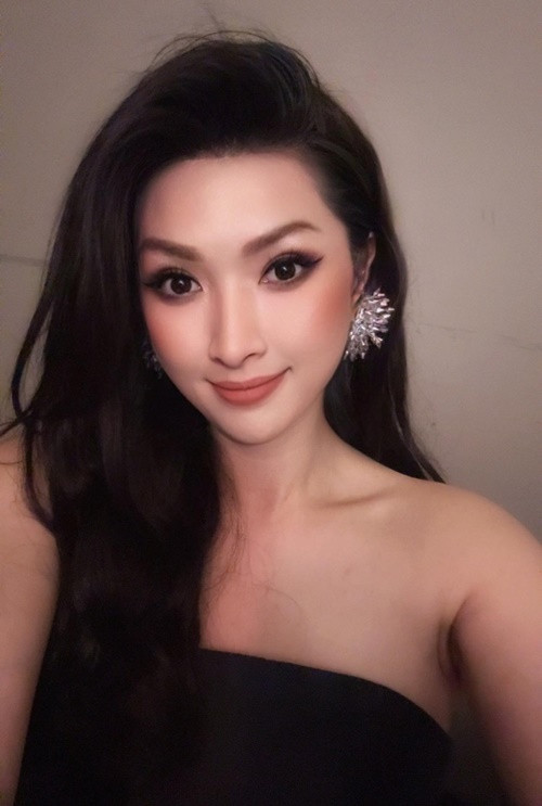 Nguyễn Hồng Nhung khoe nét đẹp đằm thắm.