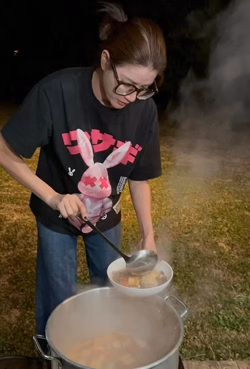 Trang Trần còn bán hàng online, nấu cỗ thuê.