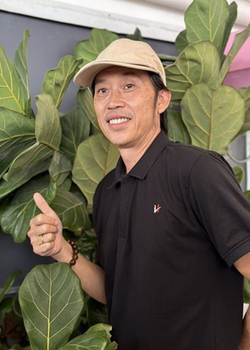 Nam nghệ sĩ gầy gò, để lộ dấu hiệu tuổi tác. Ảnh: Vietnamnet.