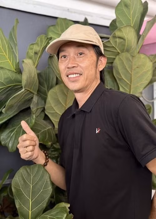 Nam nghệ sĩ gầy gò, để lộ dấu hiệu tuổi tác. Ảnh: Vietnamnet.